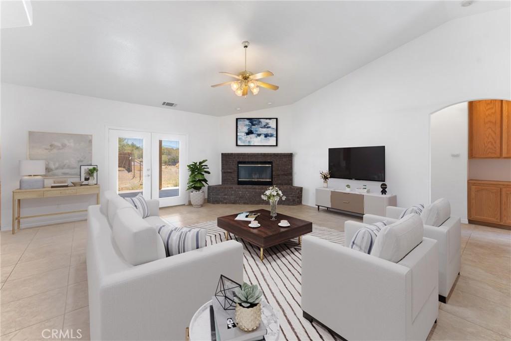 9735 Highland Road, Oak Hills, 加利福尼亚州 92344, 美国