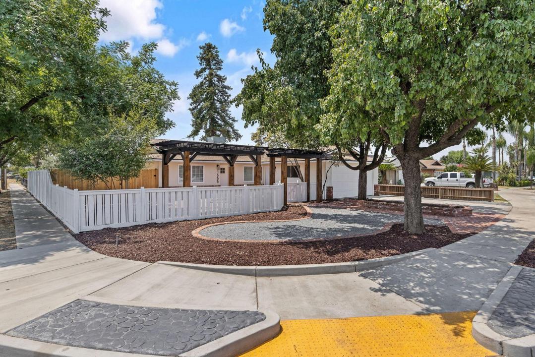 1355 E Birch Avenue, Tulare, Califórnia 93274, Estados Unidos