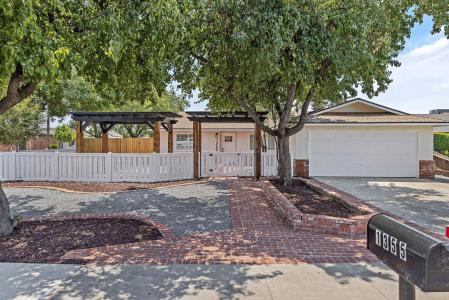 1355 E Birch Avenue, Tulare, Califórnia 93274, Estados Unidos