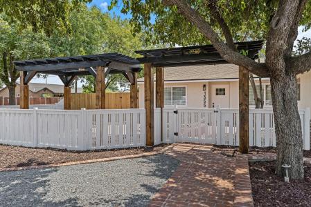 1355 E Birch Avenue, Tulare, California 93274, USA
