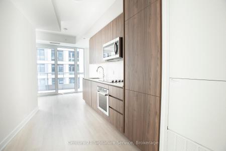 15 RICHARDSON STREET, Toronto, Ontario M4W 0B1, Canada