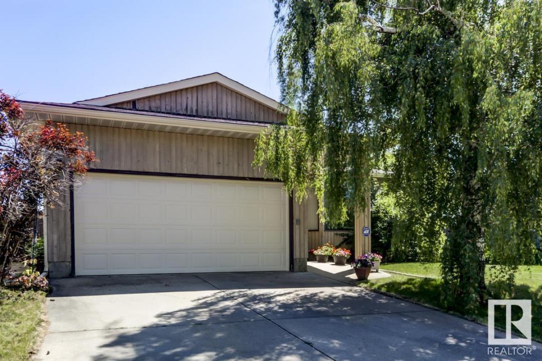 1907 111A STREET NW, Edmonton, Alberta T6J 5L9, Canada
