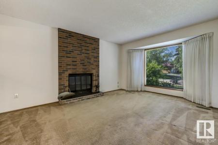 1907 111A STREET NW, Edmonton, Alberta T6J 5L9, Canada