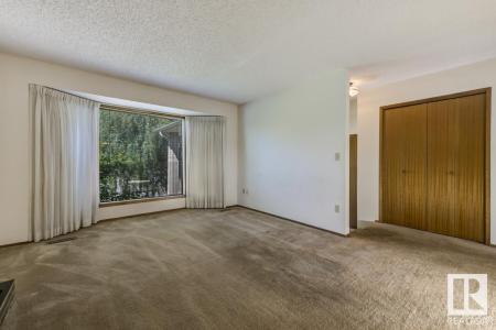 1907 111A STREET NW, Edmonton, Alberta T6J 5L9, Canada