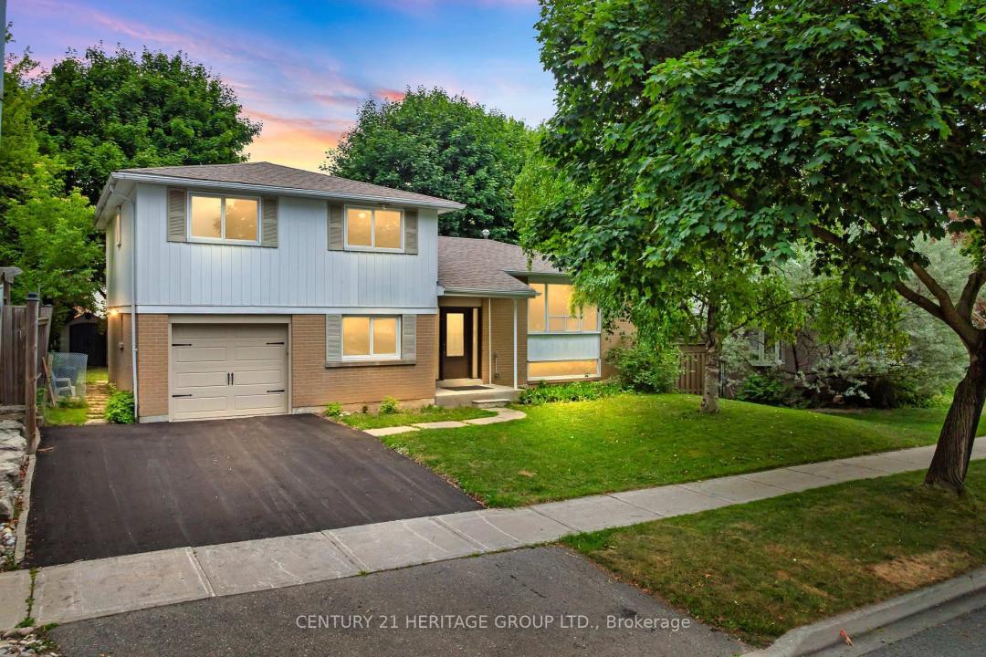 2 HILL DRIVE, Aurora, Ontario L4G 3A6, Kanada