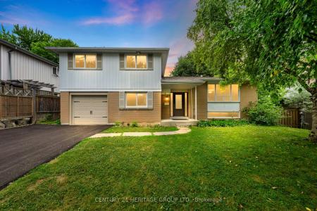 2 HILL DRIVE, Aurora, Ontario L4G 3A6, Kanada