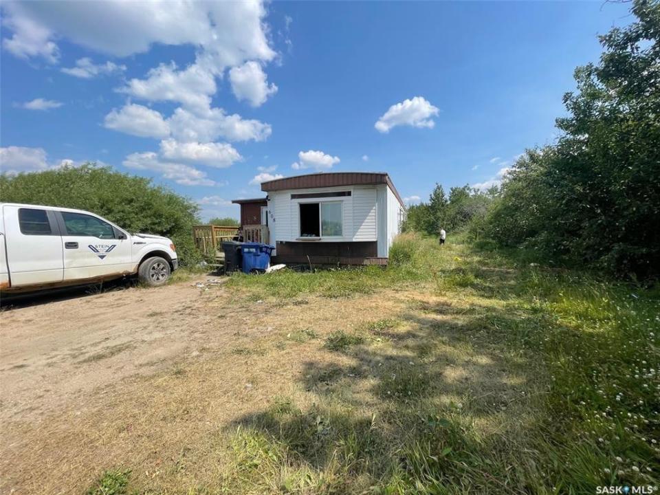 608 7TH STREET E, Meadow Lake, Saskatchewan S9X 1J4, Canadá