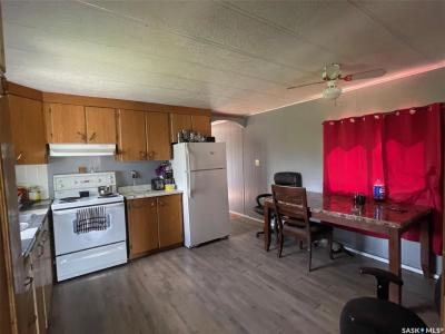 608 7TH STREET E, Meadow Lake, Saskatchewan S9X 1J4, Canadá