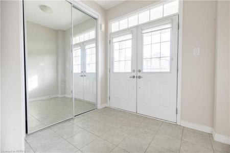 15 MUNRO CIRCLE, Brantford, Ontario N3T 0P9, Canada
