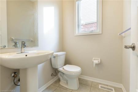 15 MUNRO CIRCLE, Brantford, Ontario N3T 0P9, Canada