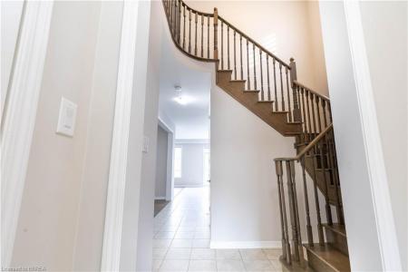 15 MUNRO CIRCLE, Brantford, Ontario N3T 0P9, Canada