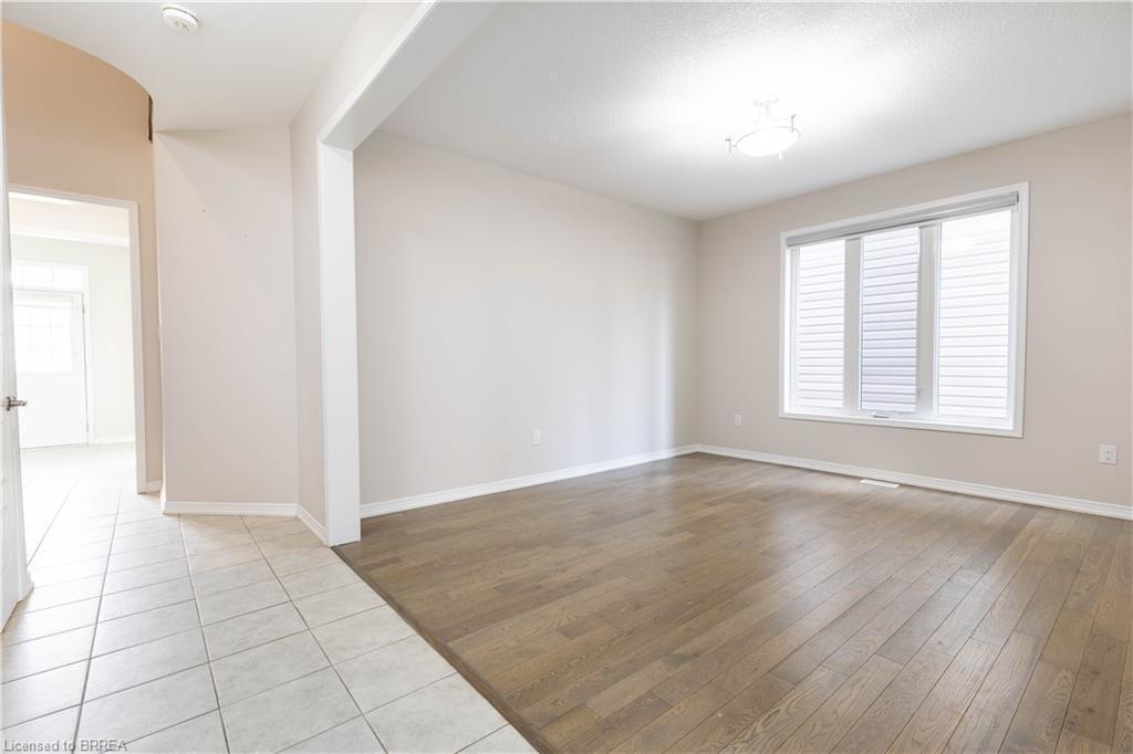 15 MUNRO CIRCLE, Brantford, Ontario N3T 0P9, Canada
