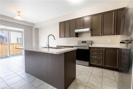 15 MUNRO CIRCLE, Brantford, Ontario N3T 0P9, Canada