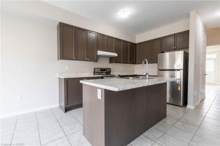 15 MUNRO CIRCLE, Brantford, Ontario N3T 0P9, Canada