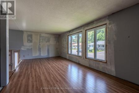 45 LOVELL AVENUE, North Bay (ferris), Ontario P1A 3R7, Canada