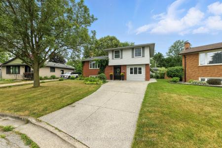 6 PINEHURST PLACE, St. Thomas, Ontario N5P 3X4, Canada