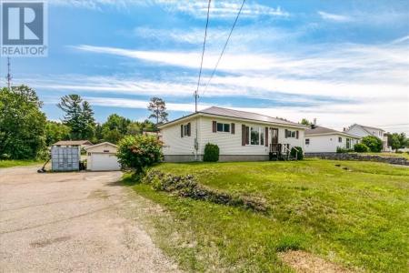 16 FIR STREET, Onaping, Ontario P0M 2R0, Canada