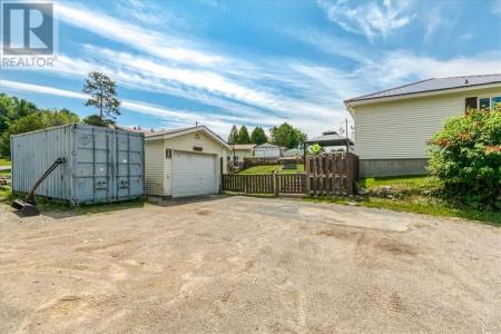 16 FIR STREET, Onaping, Ontario P0M 2R0, Canada