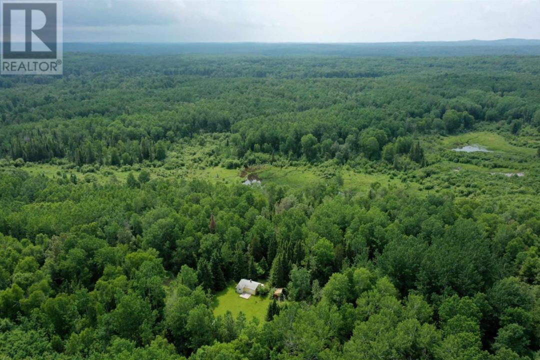 1742 FORBES RIVER ROAD, Kaministiquia, Ontario P0T 1X0, Canadá