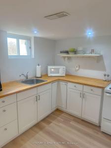 2 CRYSTAL CRESCENT, Toronto, 온타리오주 M8W 2Z7, 캐나다