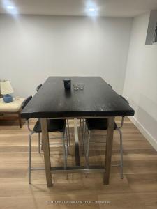2 CRYSTAL CRESCENT, Toronto, 온타리오주 M8W 2Z7, 캐나다