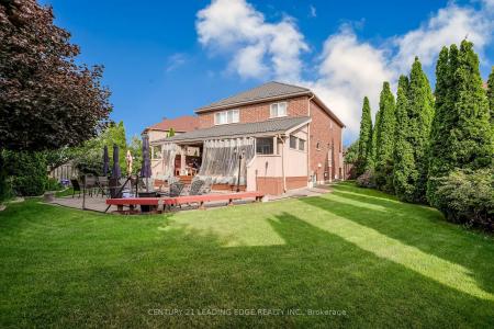 31 CANDLEBROOK CRESCENT, Toronto, Ontario M1W 4B3, Canada