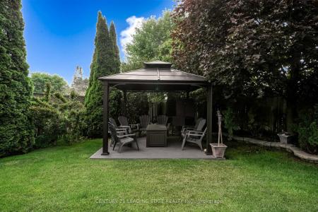 31 CANDLEBROOK CRESCENT, Toronto, Ontario M1W 4B3, Canada