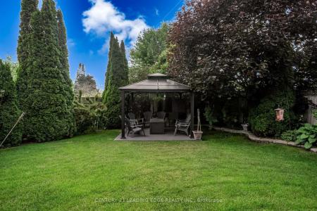 31 CANDLEBROOK CRESCENT, Toronto, Ontario M1W 4B3, Canada