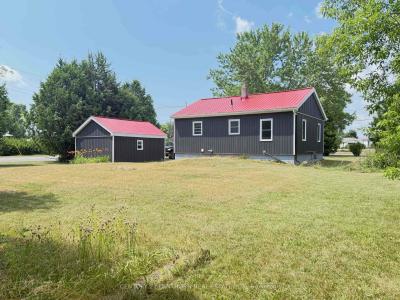 100 WHITES ROAD N, Quinte West, Ontario K8V 5P5, Canada