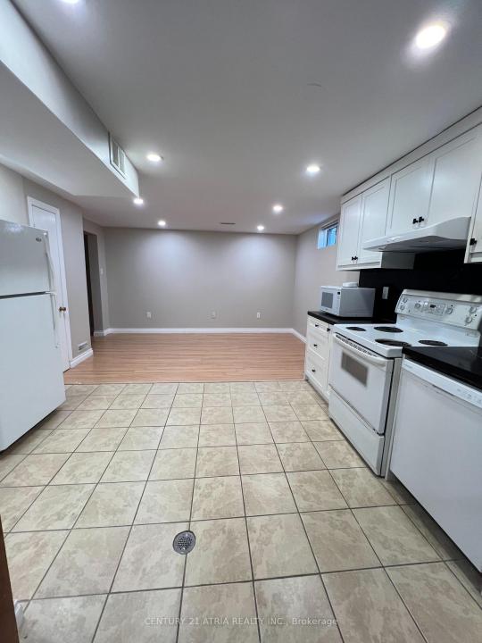 125 GRANT BLIGHT CRESCENT, Newmarket, Ontario L3Y 7W5, Kanada