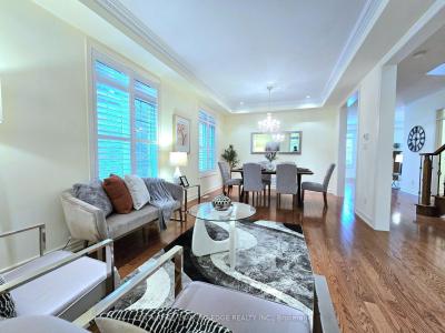 6 CASTLEGLEN BOULEVARD, Markham, Ontario L6C 0A8, Canada