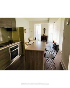 200 BLOOR STREET W, Toronto, Ontario M5S 1T8, Canada