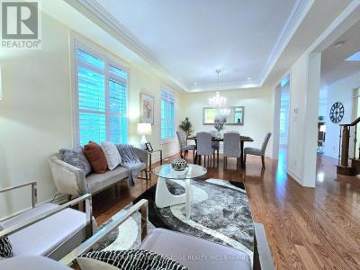 6 CASTLEGLEN BOULEVARD, Markham (berczy), Ontario L6C 0A8, Canada