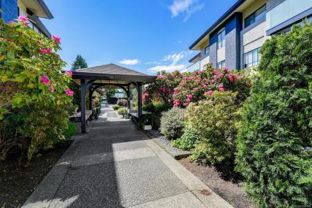 3900 SHELBOURNE ST, Saanich, Colúmbia Britânica V8P 4H8, CANADÁ
