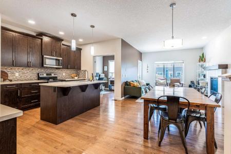 112 MIDTOWN COURT SW, Airdrie, 阿爾伯塔 T4B 4E4, 加拿大