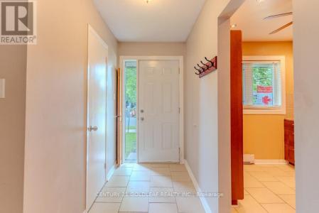 1342 CEDARCROFT CRESCENT, Ottawa, オンタリオ K1B 5C8, カナダ