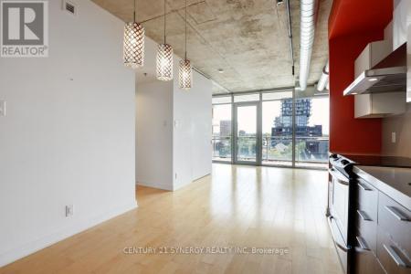 340 MCLEOD STREET, Ottawa, Ontario K2P 1A4, CANADÁ