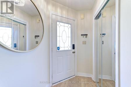 180 PRESSED BRICK DRIVE, Brampton (brampton North), Онтарио L6V 4K6, Канада