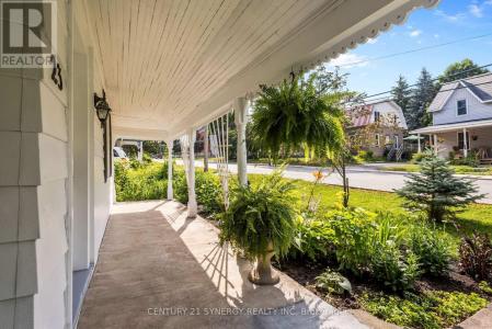 23 RIDEAU STREET, Westport, Ontario K0G 1X0, Canadá
