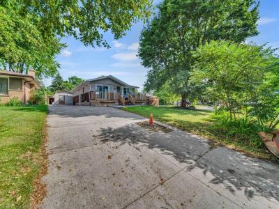 184 CEDARVALE CRESCENT, Waterloo, Ontario N2L 4T2, Canada