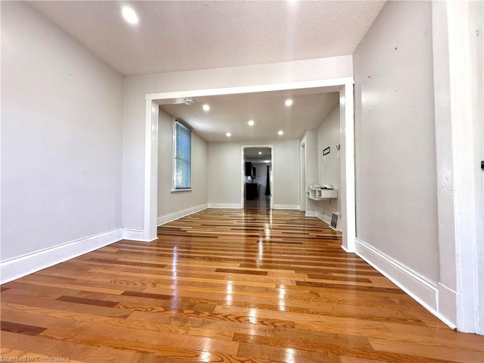 93 NORFOLK AVENUE, Cambridge, Ontario N1R 3T8, Canadá