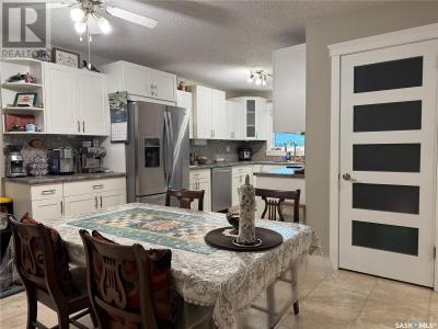 21 CENTENNIAL CRESCENT, Humboldt, Saskatchewan S0K 2A0, Canada