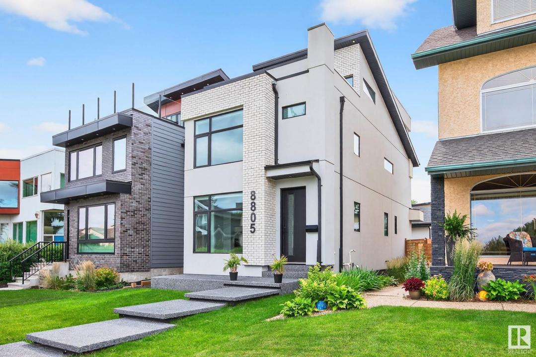 8805 STRATHEARN DRIVE NW, Edmonton, Alberta T6C 4C8, Kanada