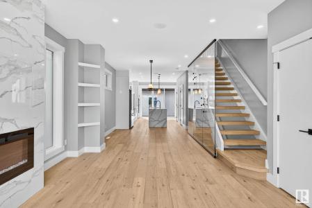 8805 STRATHEARN DRIVE NW, Edmonton, Alberta T6C 4C8, Kanada