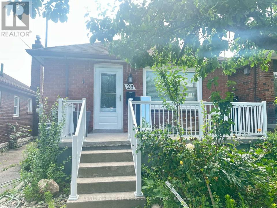 28 MONTCALM AVENUE, Toronto (briar Hill-belgravia), Ontario M6E 4N6, Canada