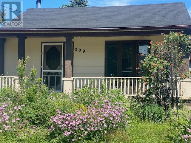 209 KATHERINE STREET, Temiskaming Shores (new Liskeard), 安大略省 P0J 1P0, 加拿大