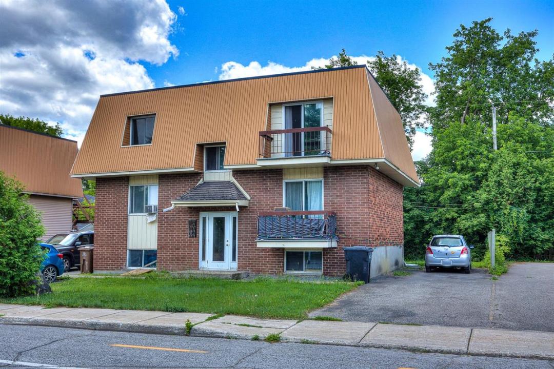 115-119 Rue St-Pierre, Sainte-Thérèse, Квебек J7E 5C8, Канада