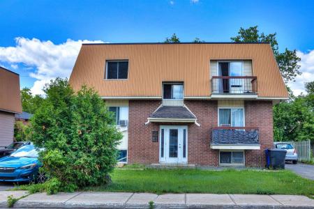 115-119 Rue St-Pierre, Sainte-Thérèse, Квебек J7E 5C8, Канада