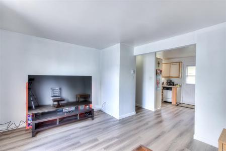 115-119 Rue St-Pierre, Sainte-Thérèse, Квебек J7E 5C8, Канада