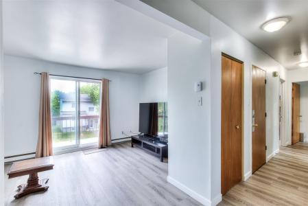 115-119 Rue St-Pierre, Sainte-Thérèse, Квебек J7E 5C8, Канада